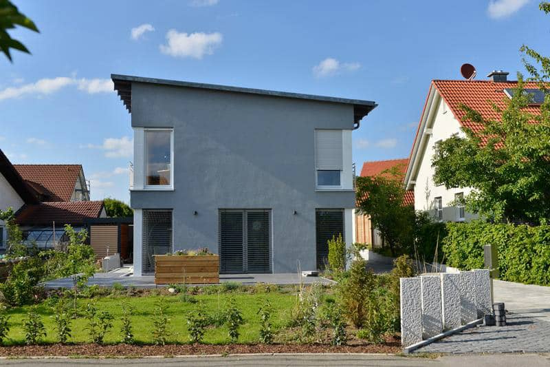 Galerie: Kompaktes Einfamilienwohnhaus mit 2 Vollgeschossen